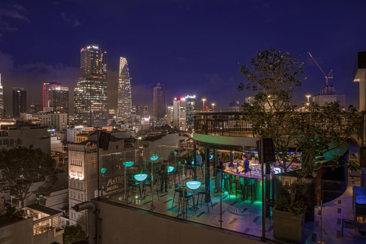 ホテル La Siesta Premium Saigon ホーチミン市 エクステリア 写真 View from the rooftop bar